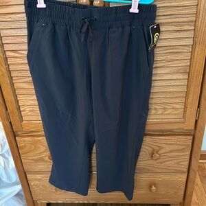 NWT 🌸 C9 Champion Gray Capris Size Large